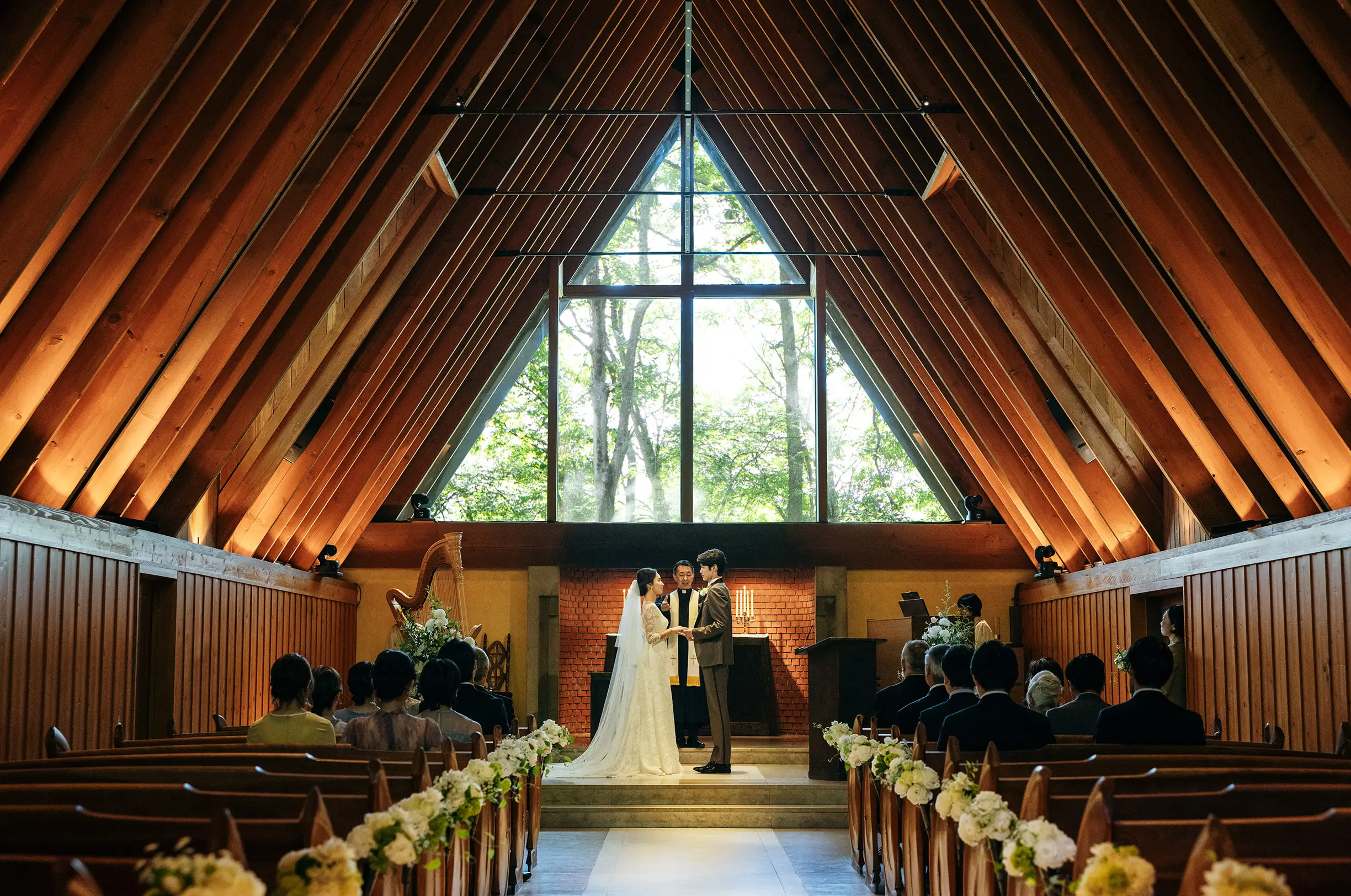 写真：教会内の挙式風景