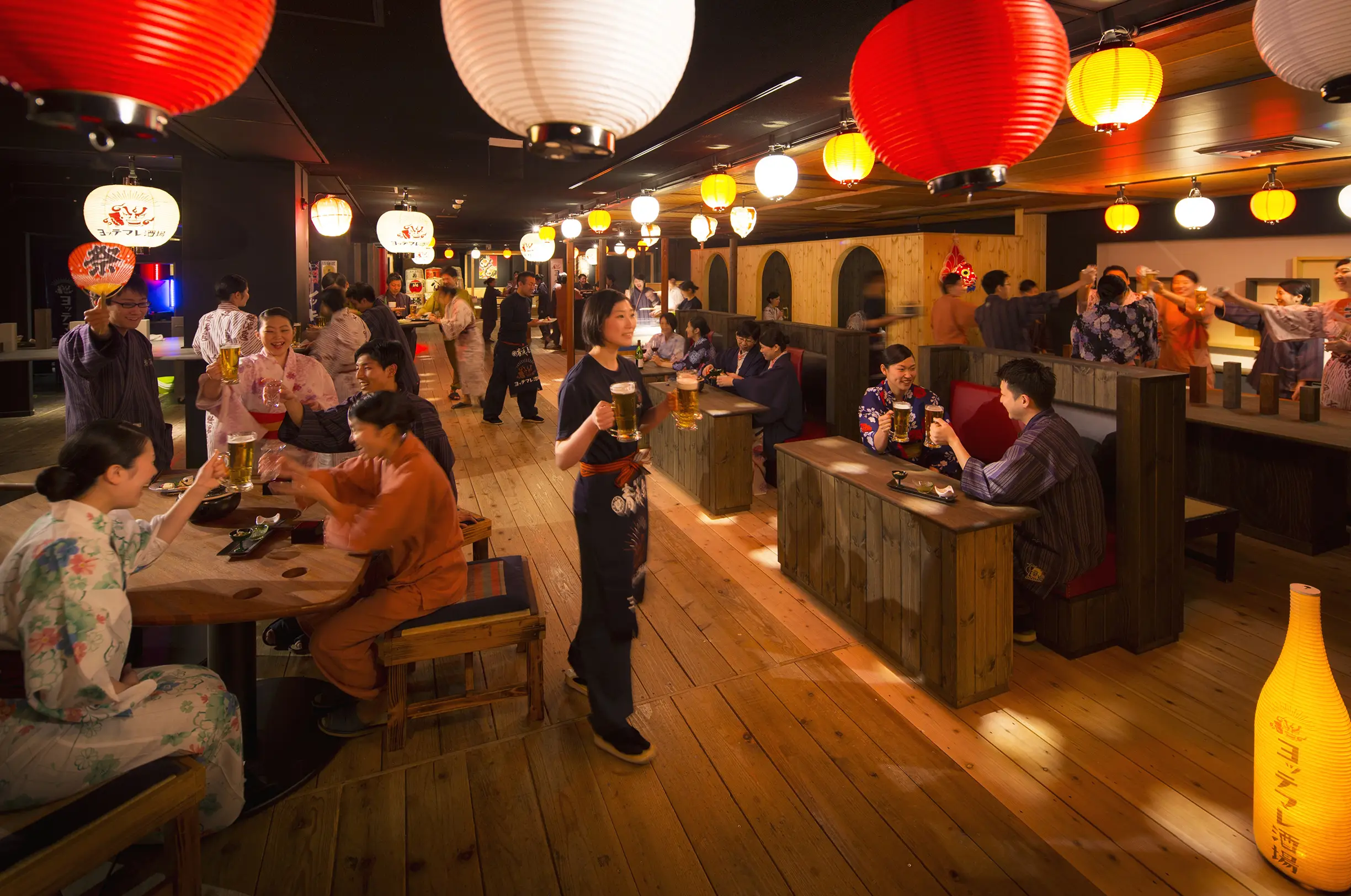 写真：青森屋のヨッテマレ酒場