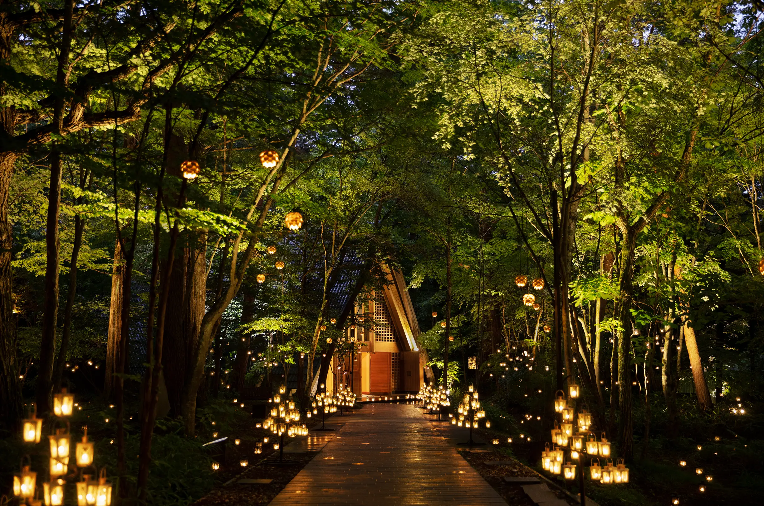 写真:軽井沢高原教会 内観