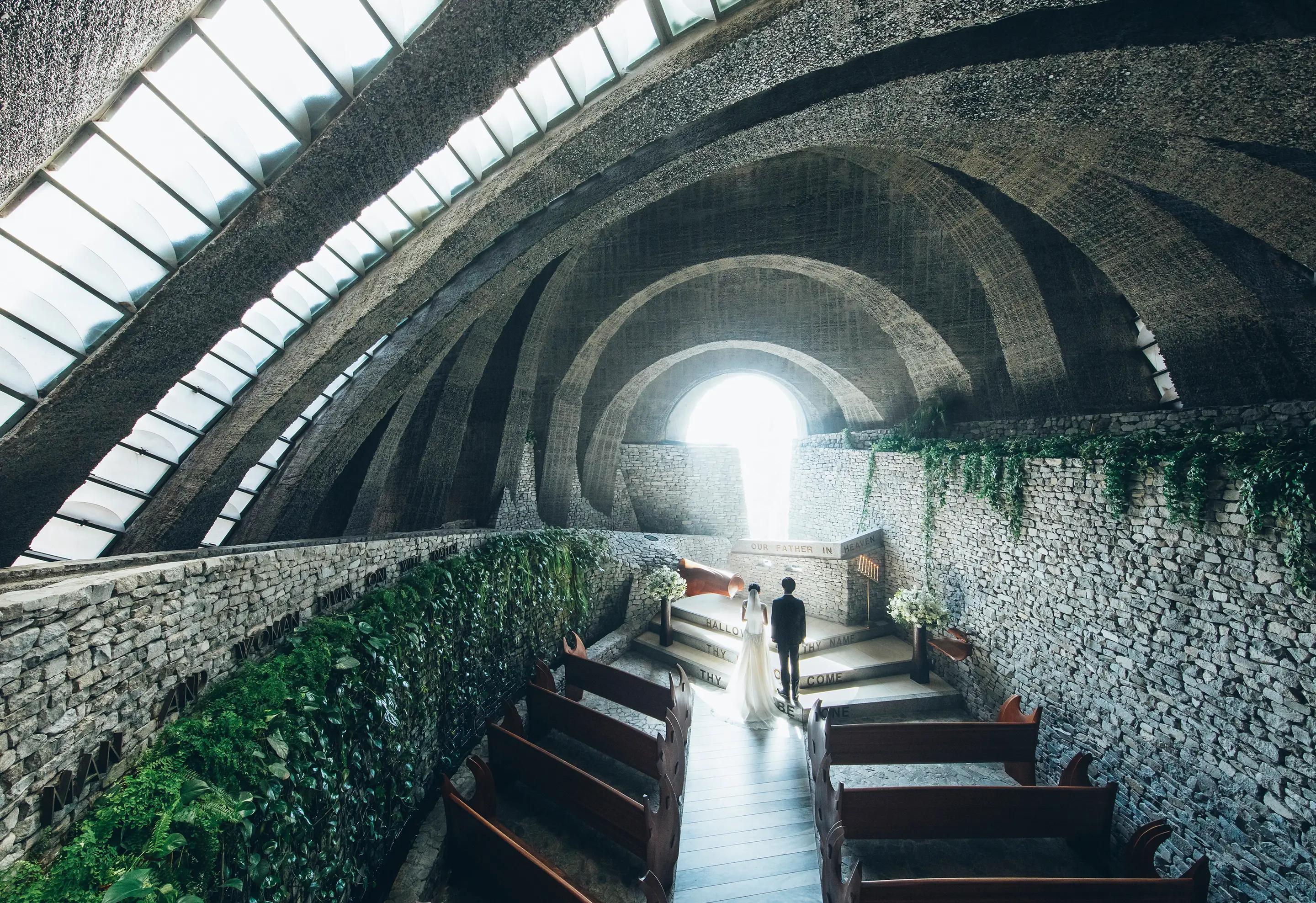 写真：静寂と誓いの言葉とふたりだけ